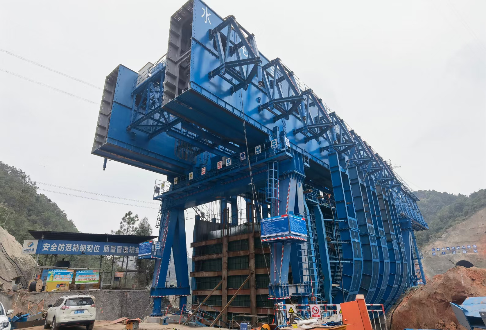 四川資陽移動模架廠家 量測精準度：全站儀、GPS 與激光掃描在移動模架定位中的應用邏輯?